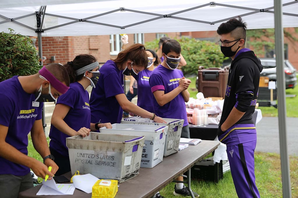Orientation leaders and Student Life staff help families check in upon arrival to campus Saturday morning