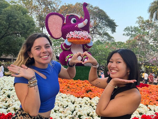 Hayley Jensen ’22 and Alexyah Dethvongsa ’22 in Thailand